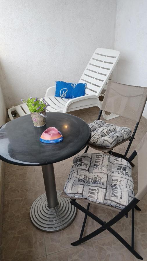 Apartmani Mary Dugi Rat Ngoại thất bức ảnh